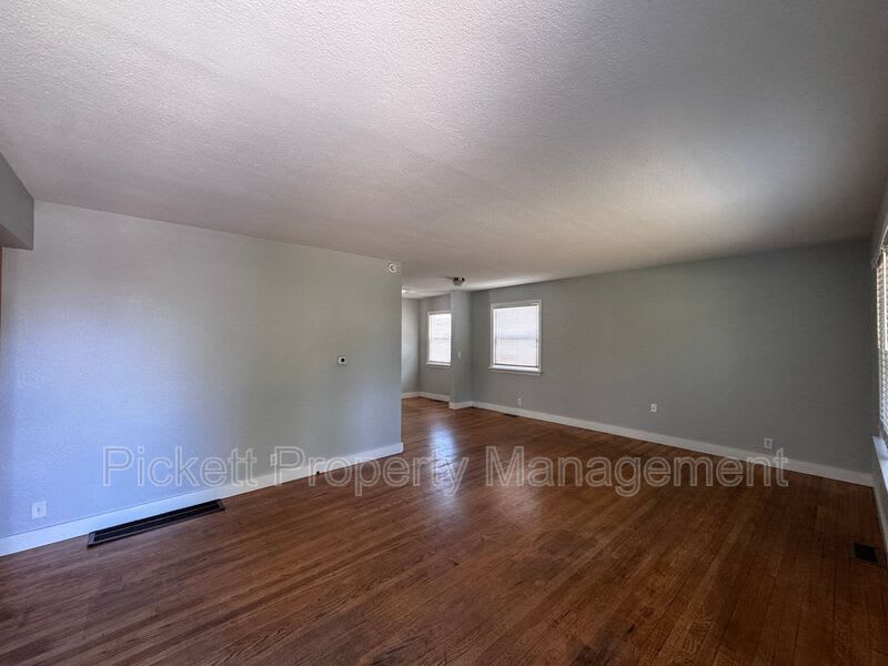 631 Bertha Ave – photo 3