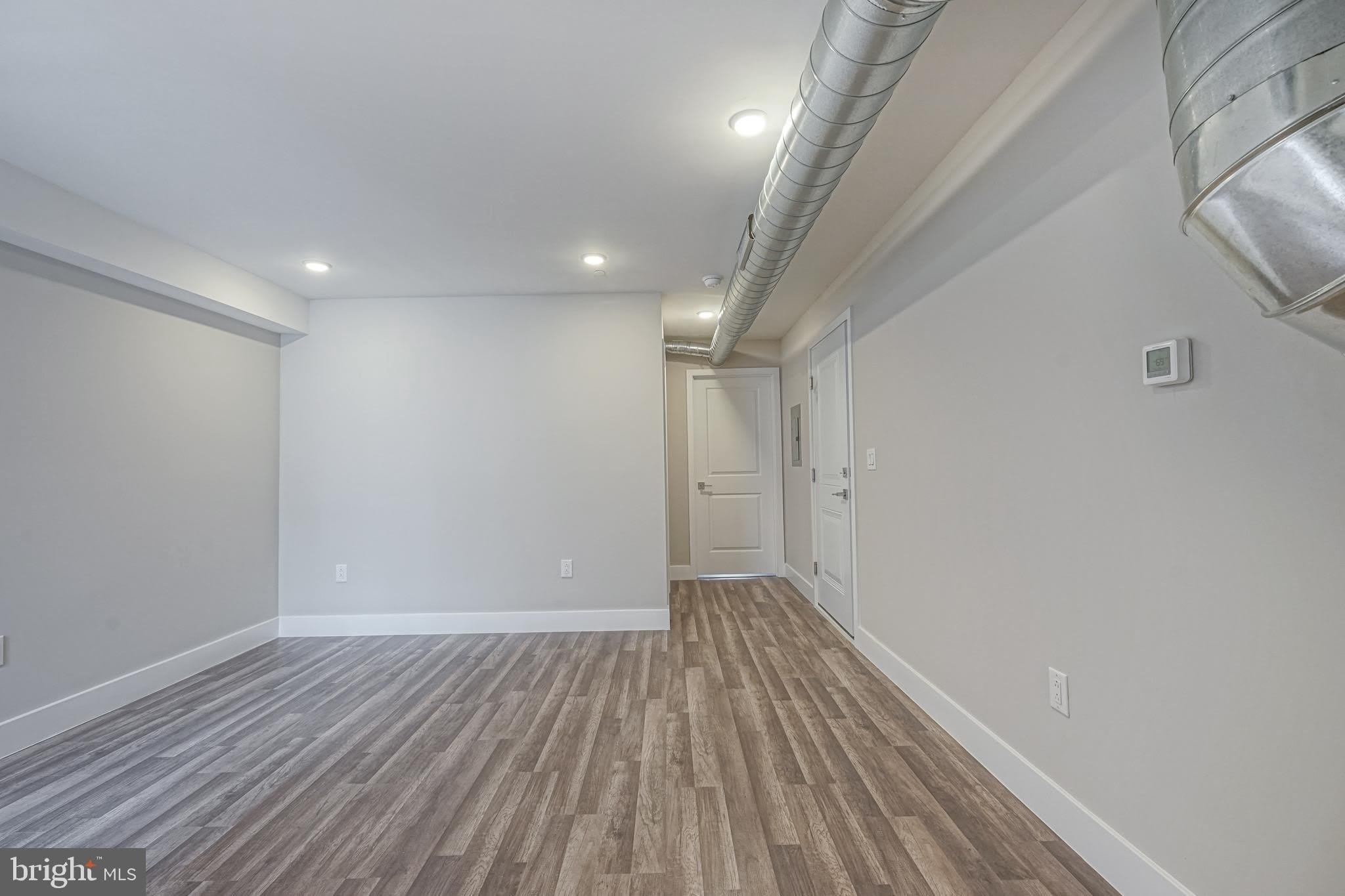 1070 N FRONT Street – photo 5