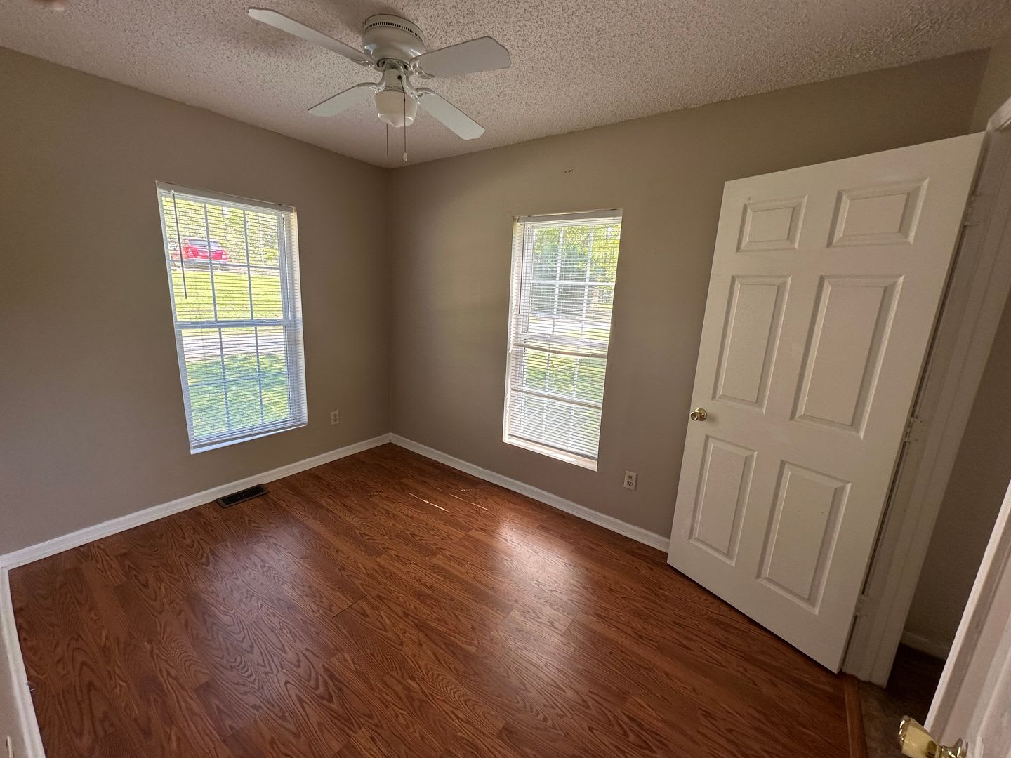 COMING SOON! 3 Bedroom House and 1 bath – photo 5