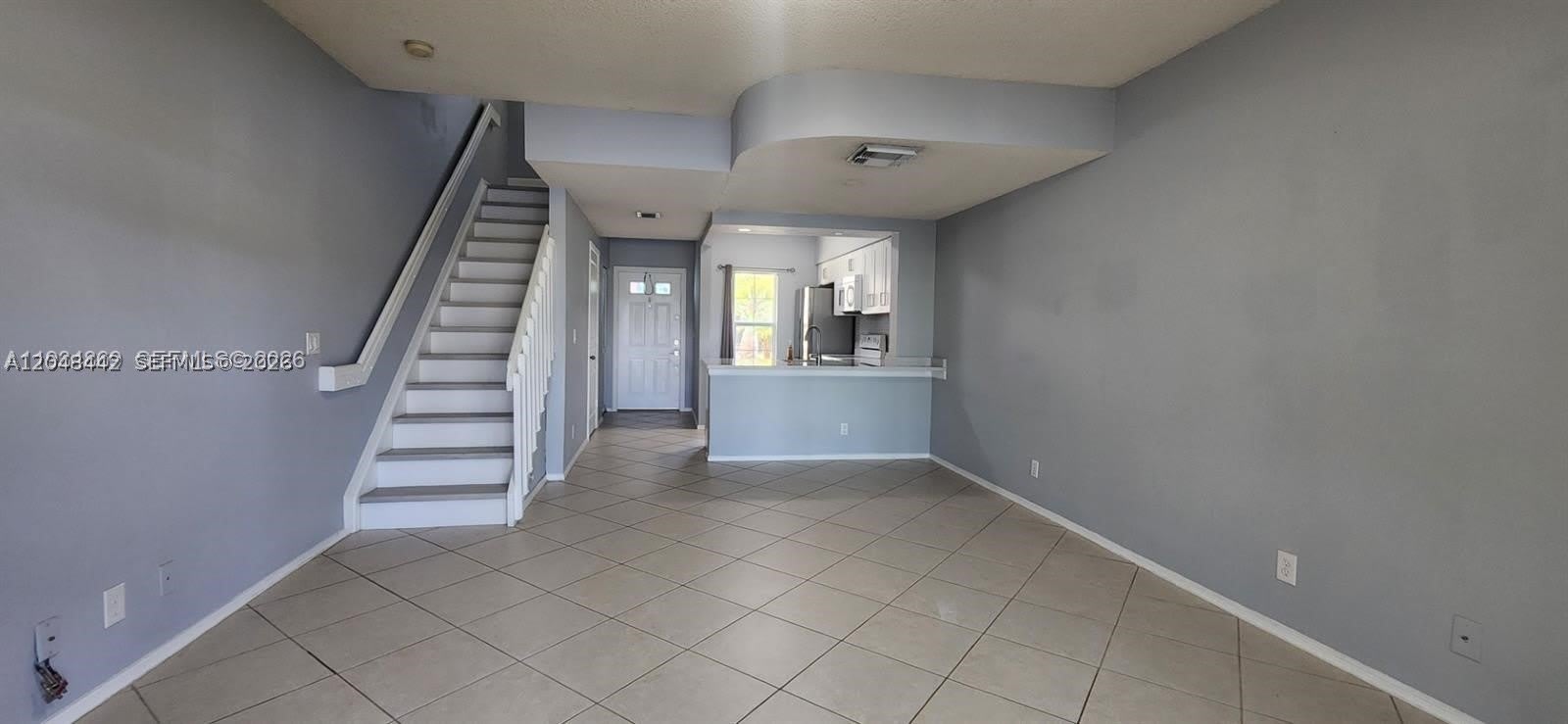 211 Mallory Ct – photo 3