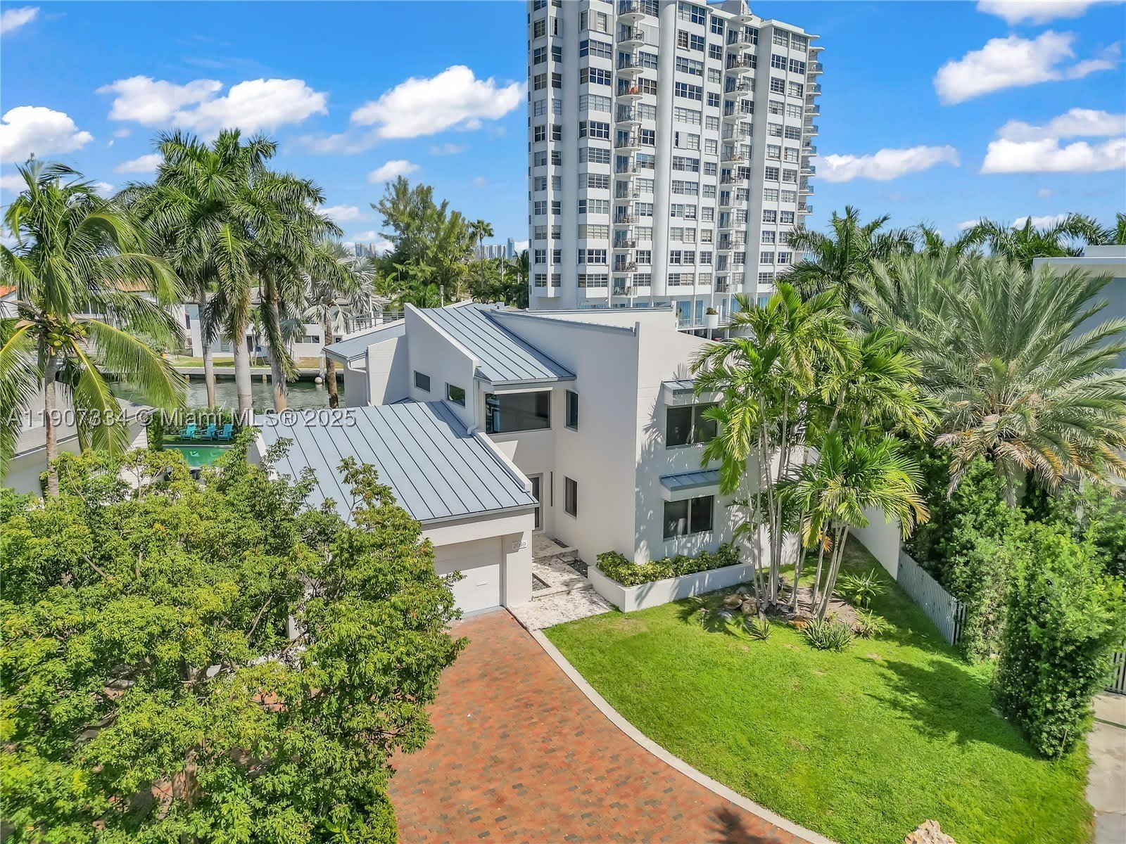 2089 NE 121st Rd – photo 3