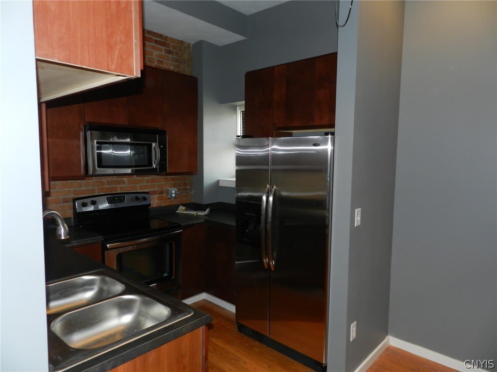 317 S Clinton Street – photo 2