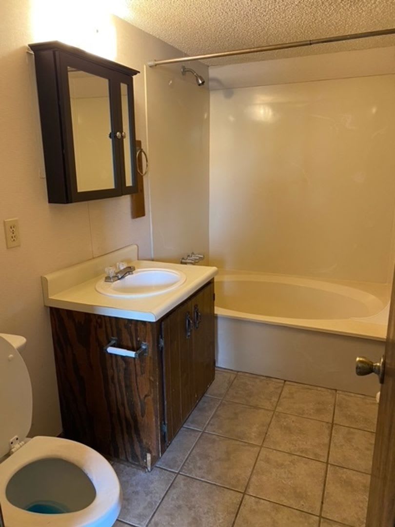 2BD/2B Towhouse – photo 5