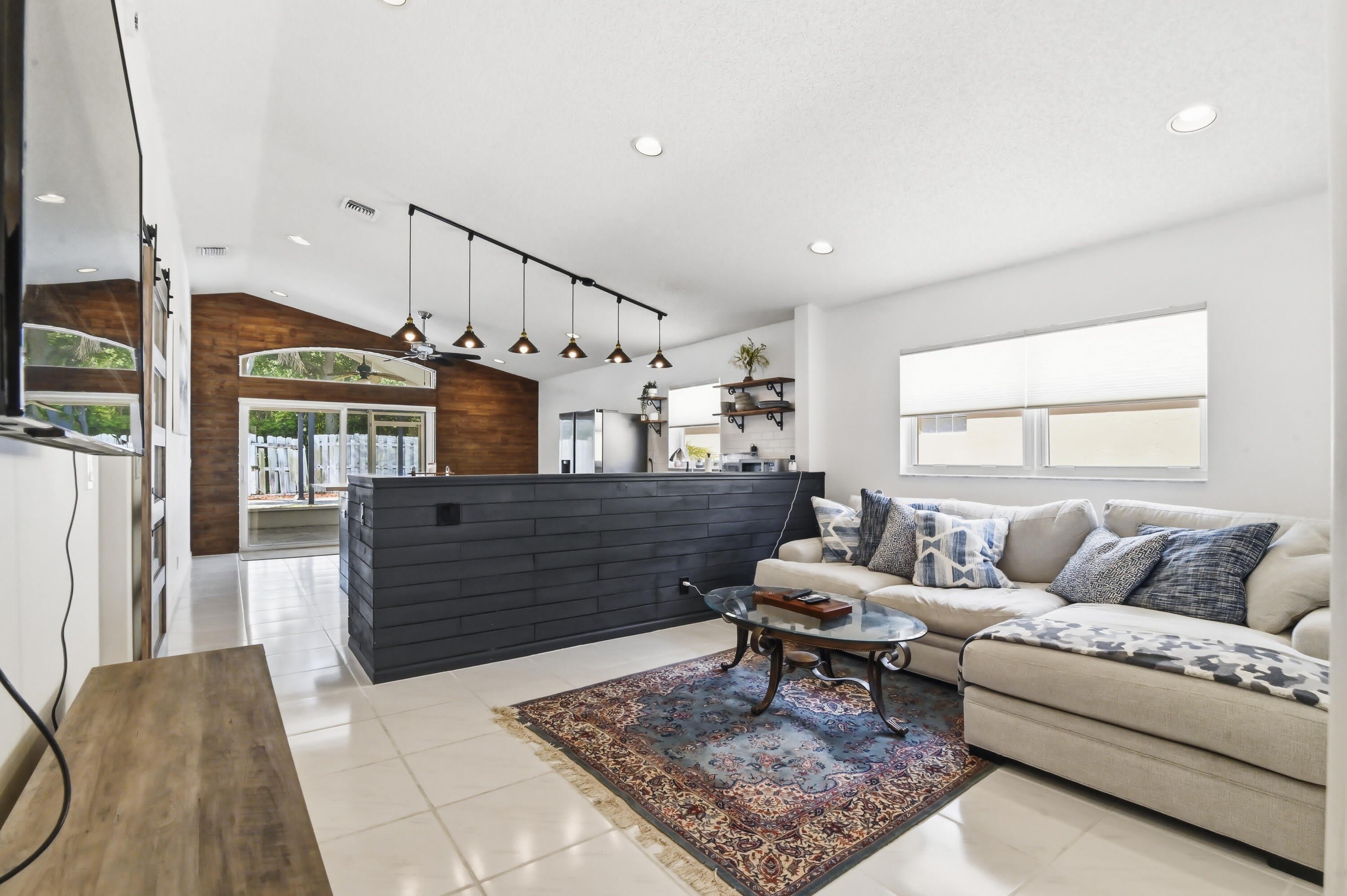 5690 Green Island Drive – photo 2
