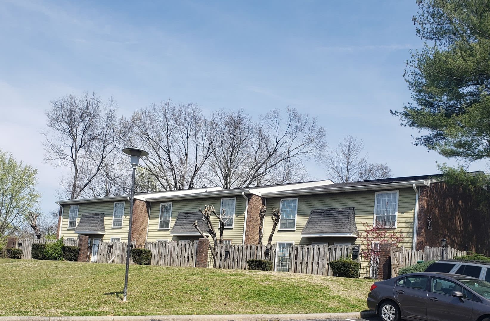 Spacious 1 Bedroom, 1.5 Bath Townhouse – Minutes from Nashville – photo 1