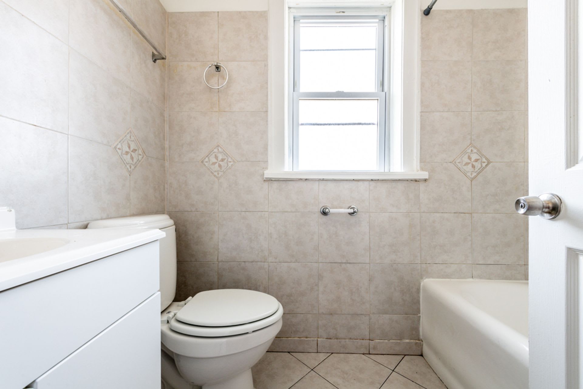 7800 S Jeffery Blvd – photo 2