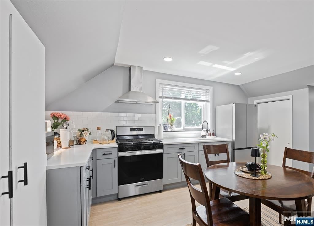 3912 Liberty Avenue – photo 1