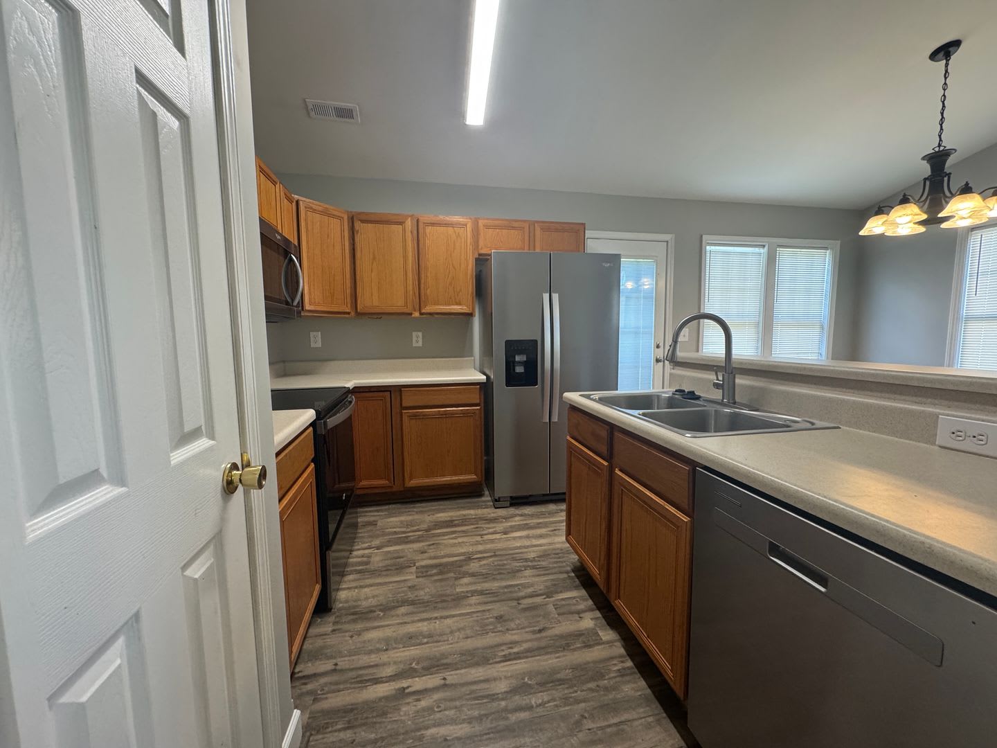MOVE-IN READY! – photo 5