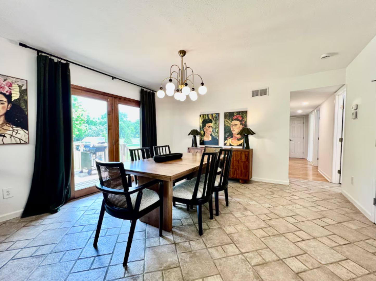 Large, stylish home in heart of Liberty twp. – photo 5