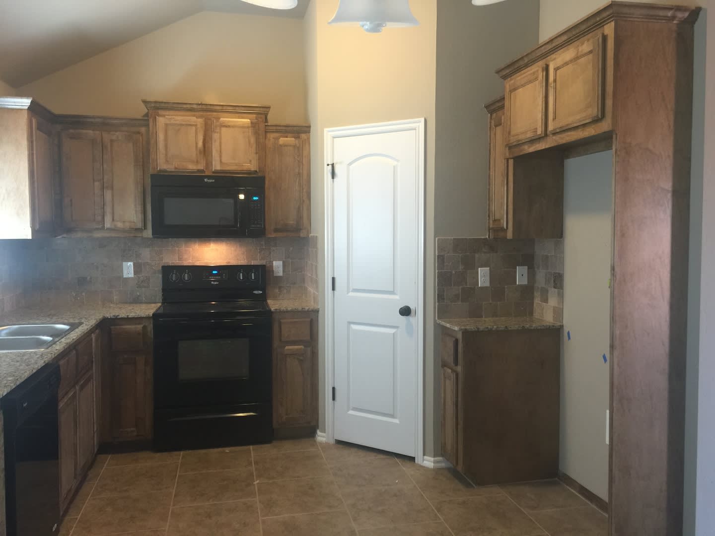 3 bedroom 2 bath home Mustang Schools – photo 4