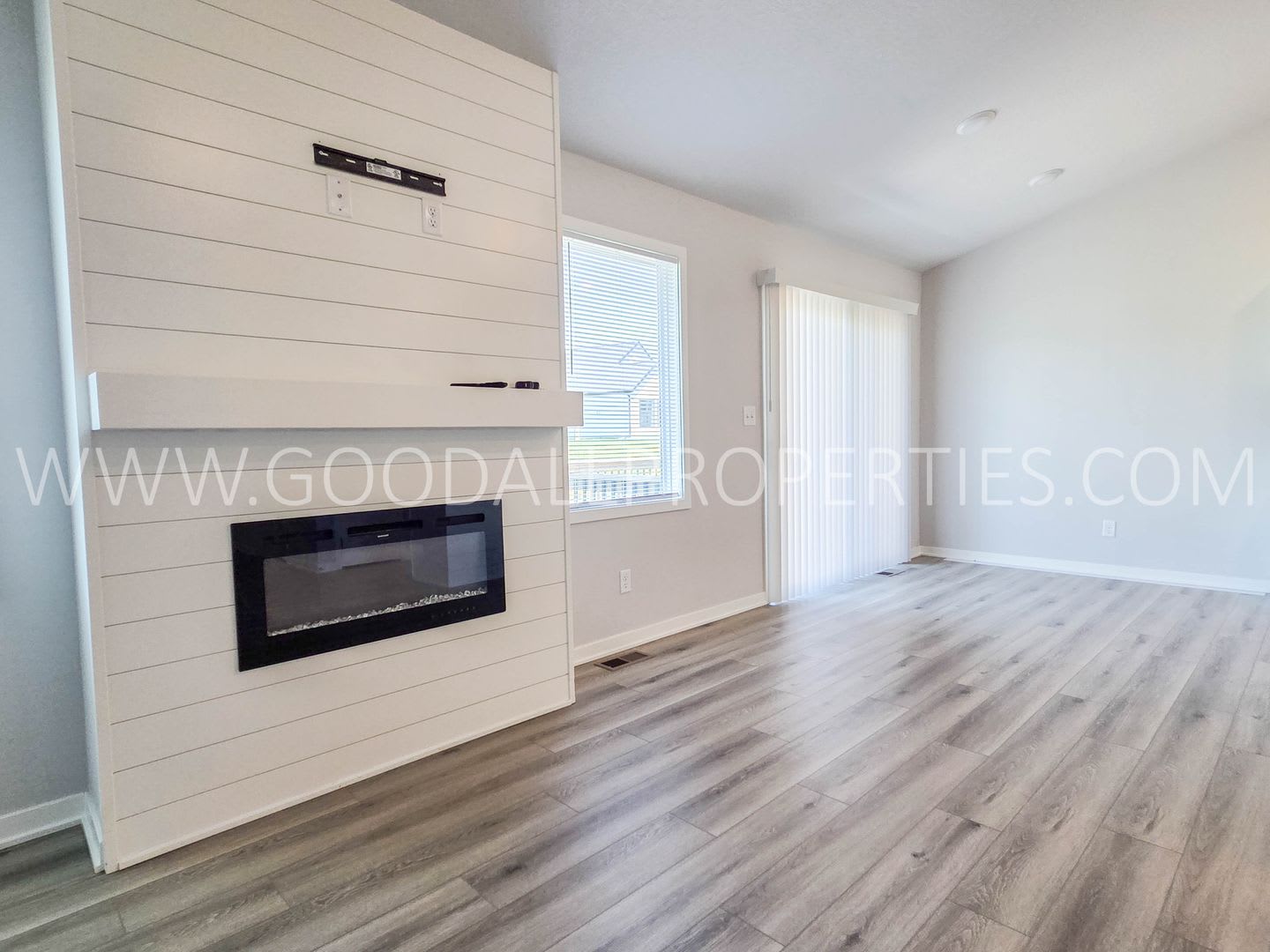 Beautiful Clive Ranch in Waukee Schools with 2-Car Garage & Modern Finishes – photo 4