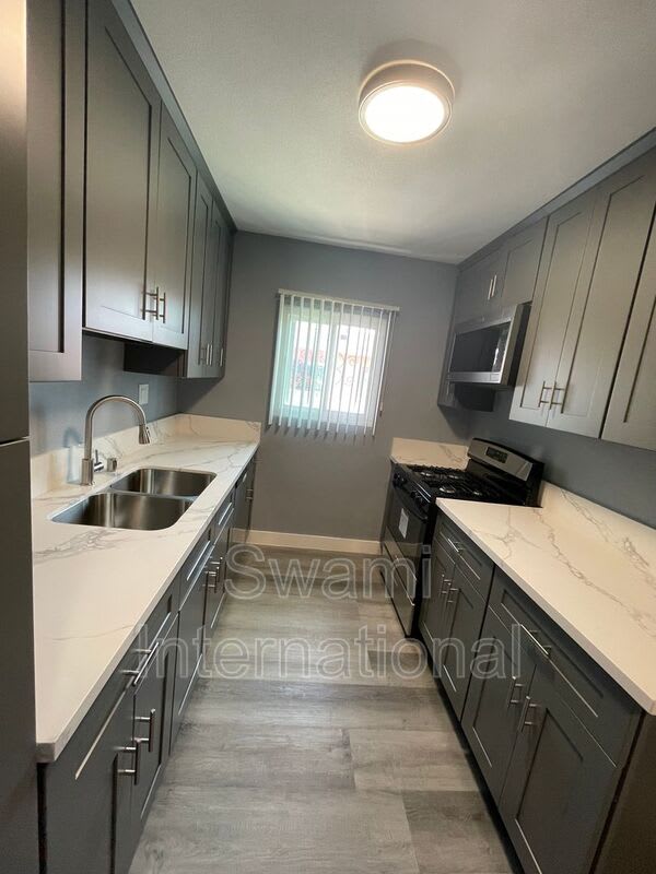 1031 W. 102nd St. – photo 4