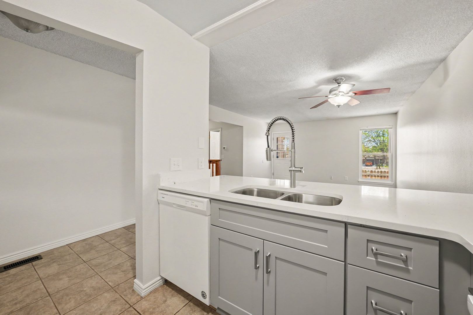 Welcome Home to Your New Arvada Home.... with fantastic outdoor space! Available NOW!! – photo 5