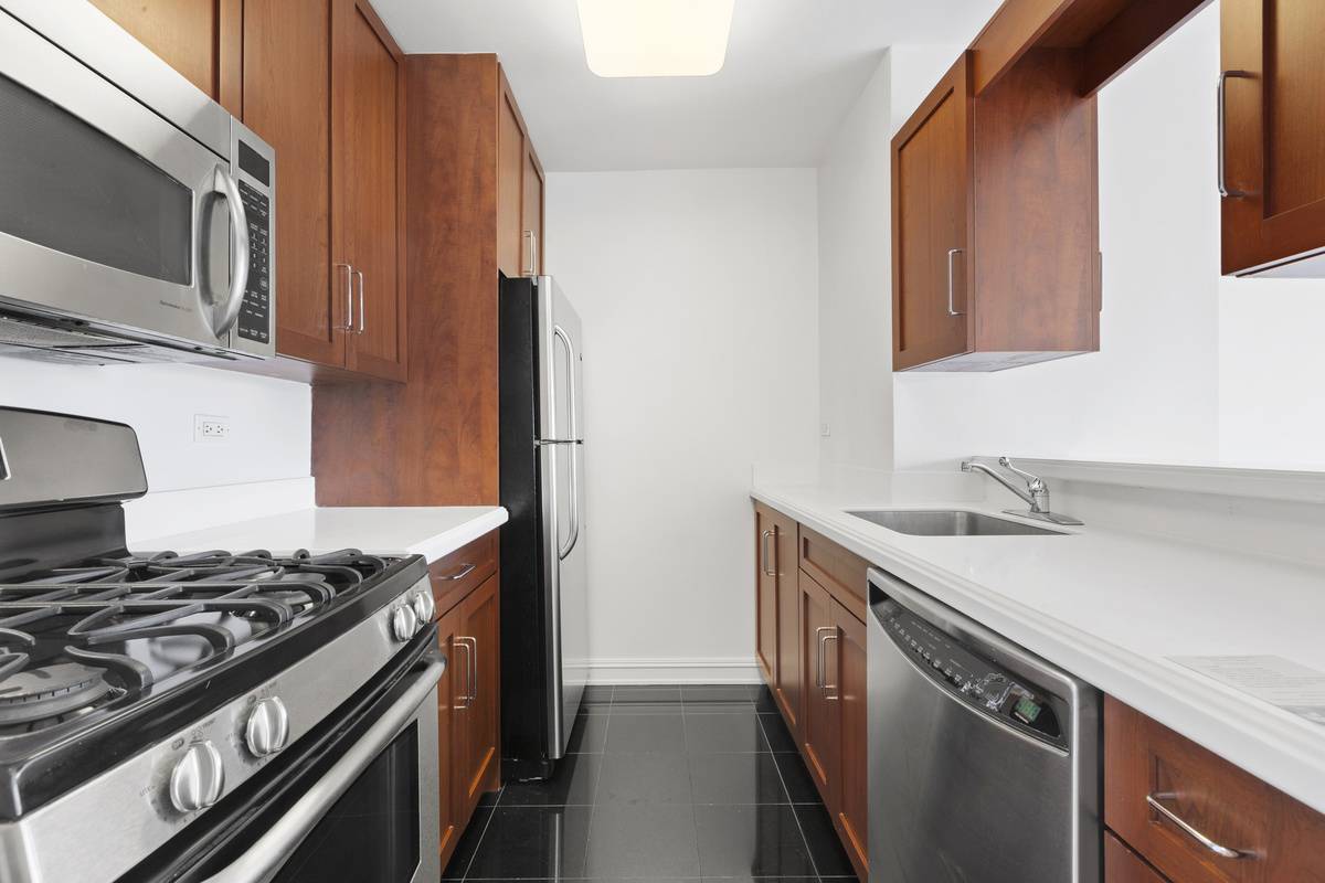 400 East 71St Street – photo 3