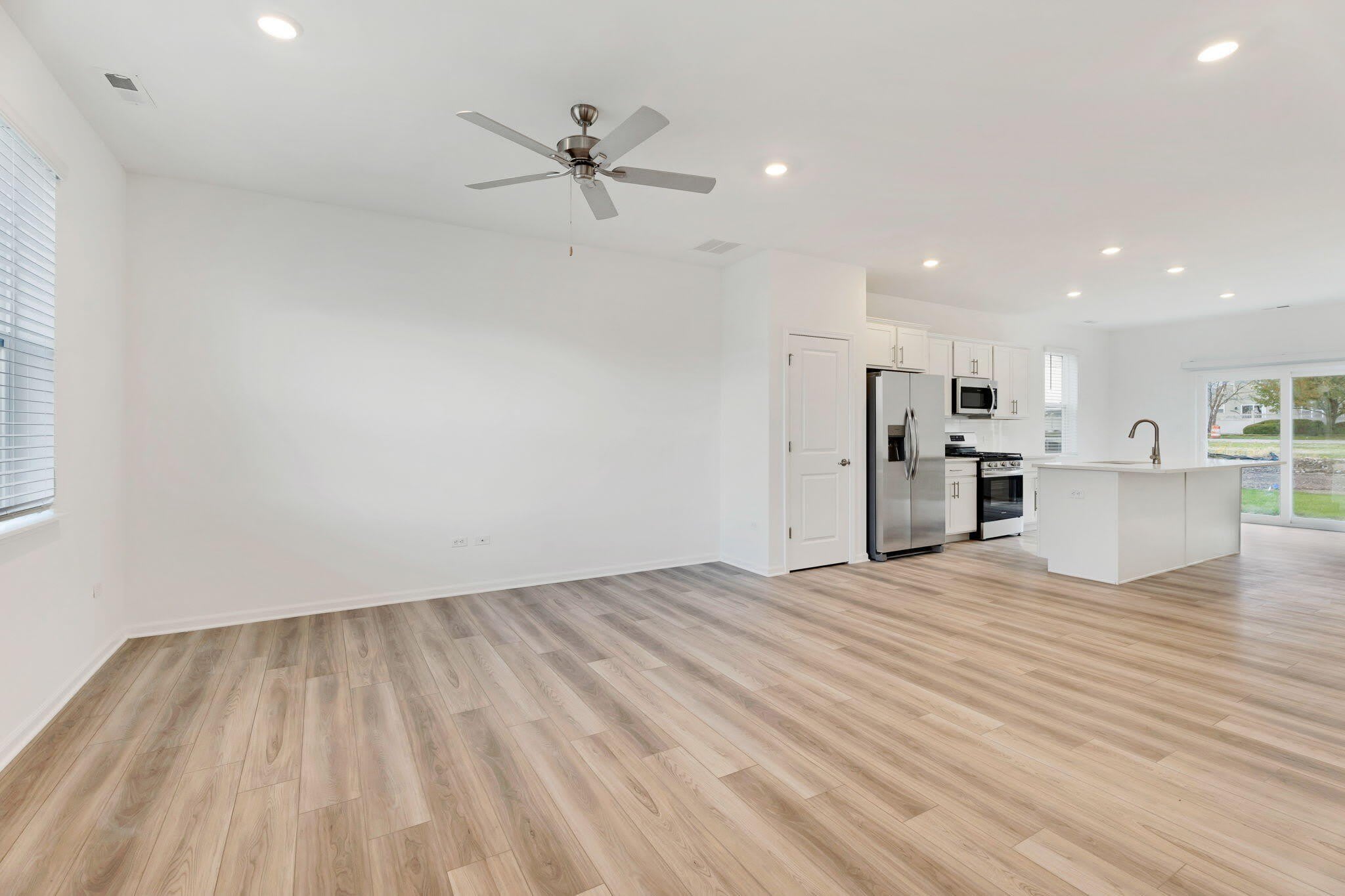 471 E 127th Place – photo 4
