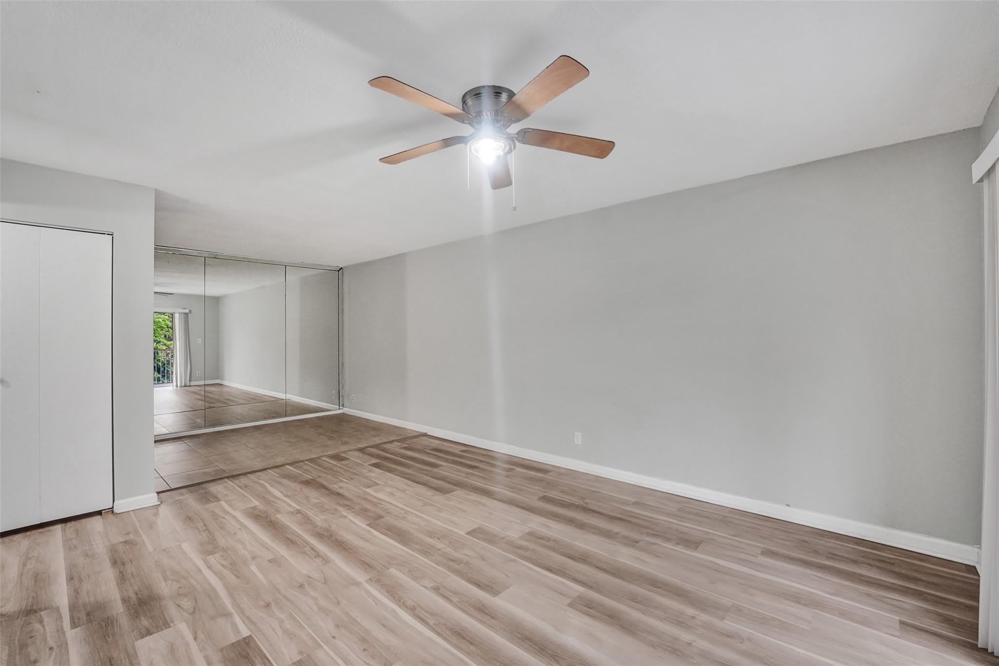 555 SE 8TH Street – photo 3