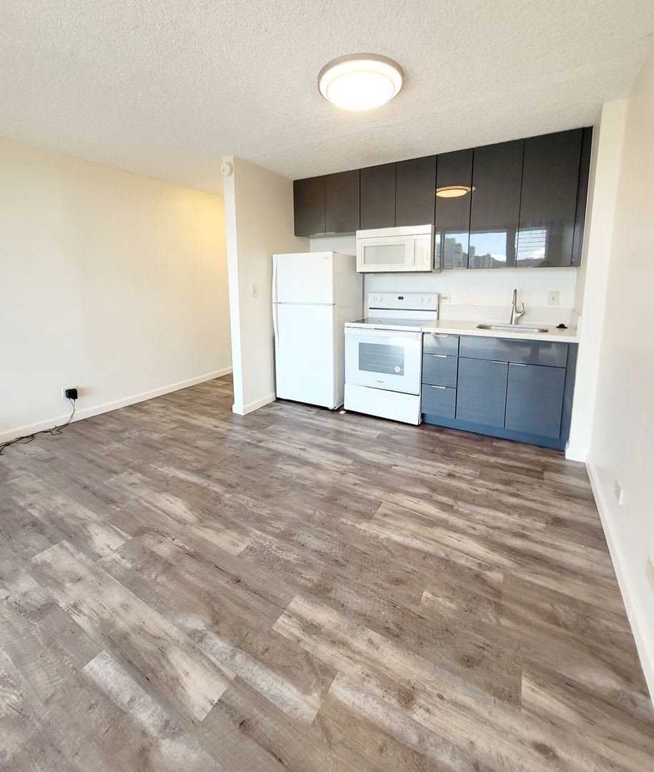 Available Updated Studio Location Waikiki Fairway Villa Includes Assigned Parking Space Water Sewer Trash Window A C Secure Access Building On Site Security Pool Sauna Rec Area – photo 1