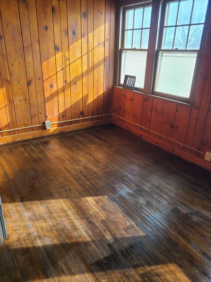 Ground Floor 1 BR includes heat, Washer & Dryer – photo 3