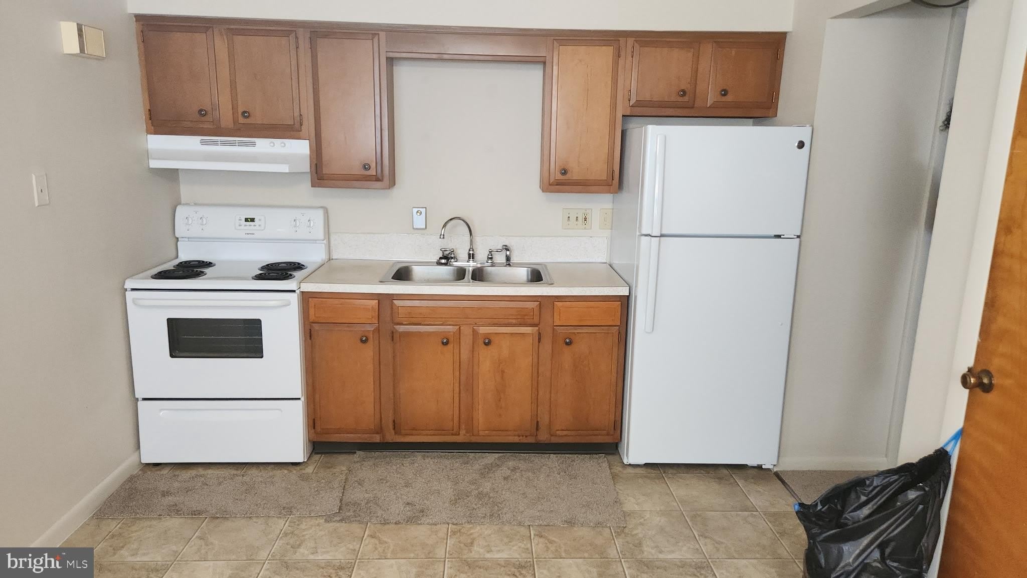 5 W MAGNOLIA Avenue – photo 2