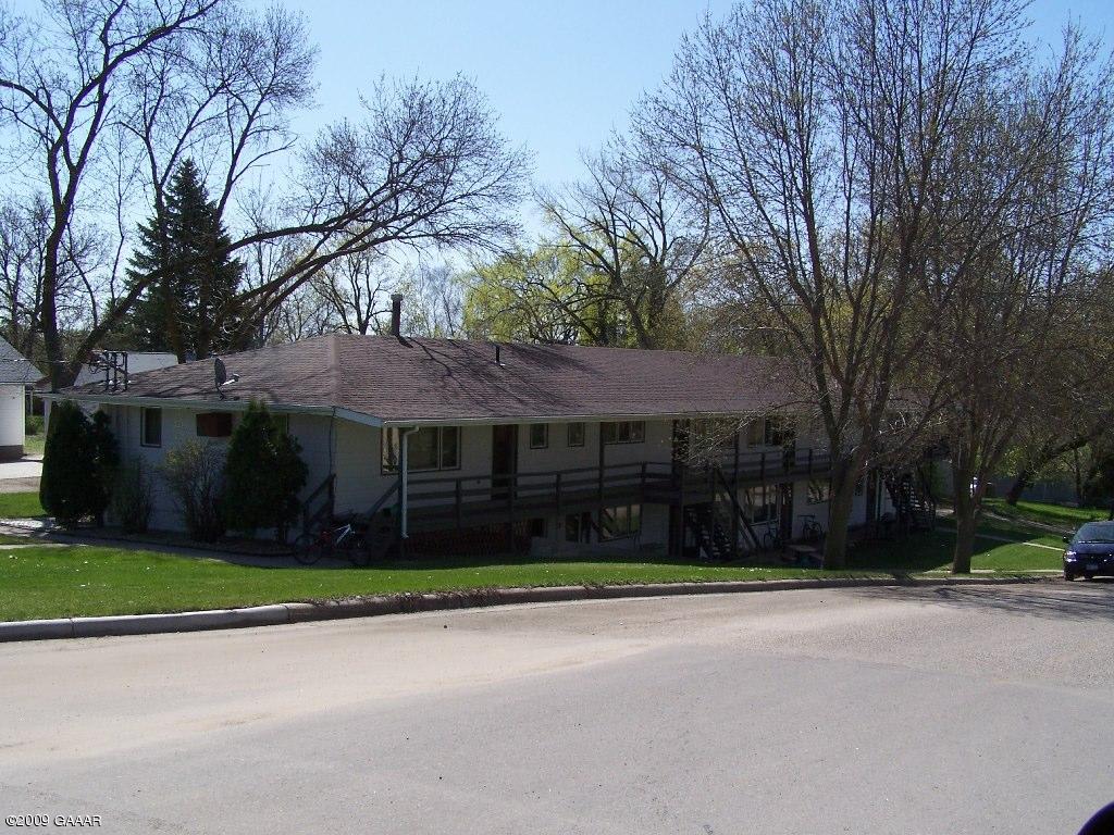 725 John St – photo 2