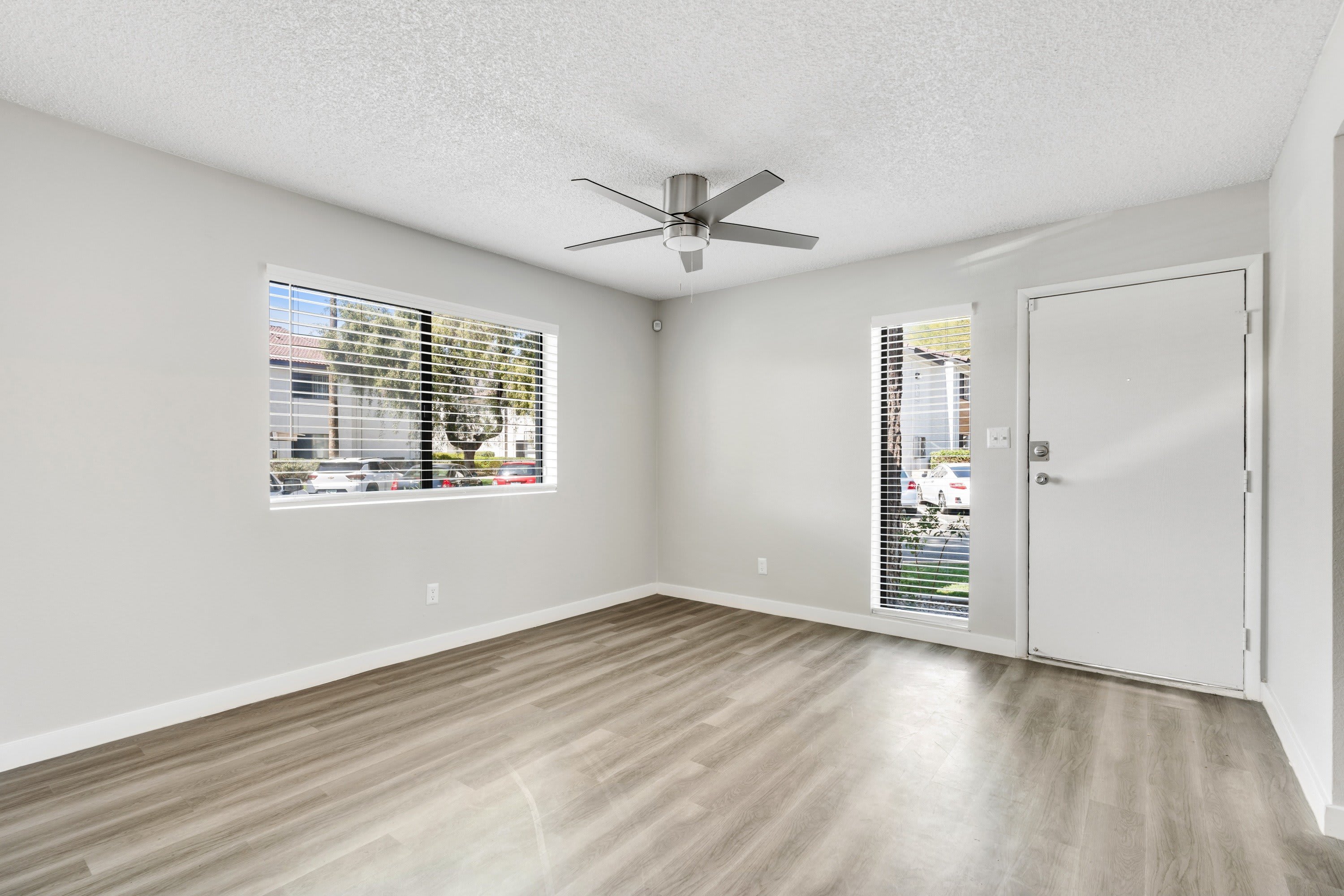 Solara Apartments – photo 2