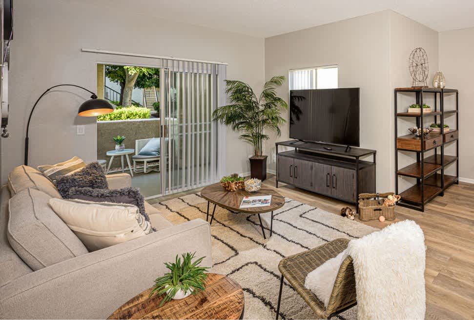 El Paseo Apartment Homes – photo 2