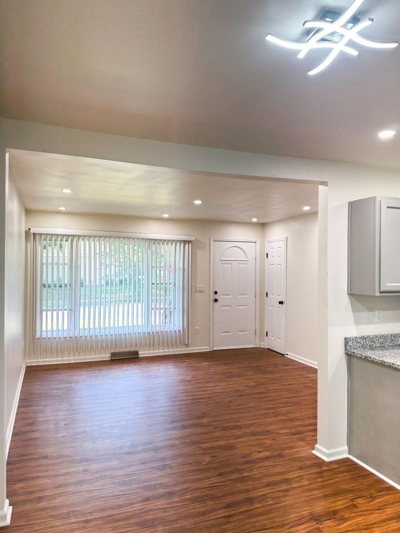 Renovated 3Br 2Ba 1 875 Month Washer Dryer Pet Friendly – photo 1