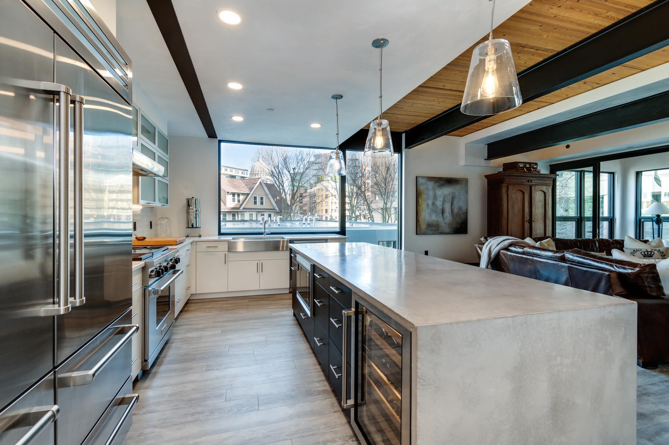 211 South Henry Street – photo 5