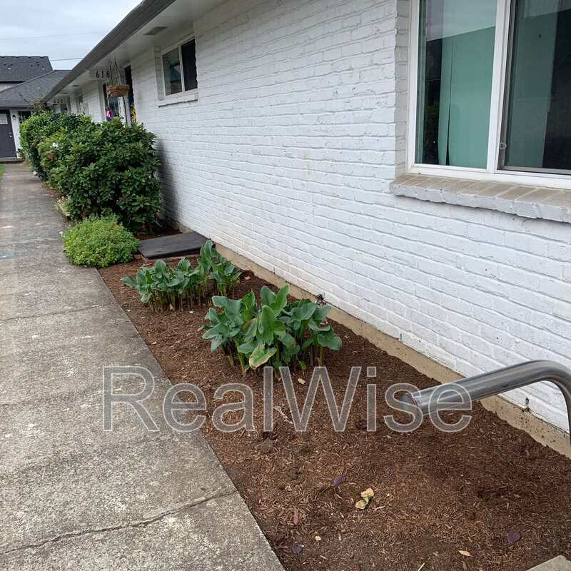 616 NE Anderson St – photo 3