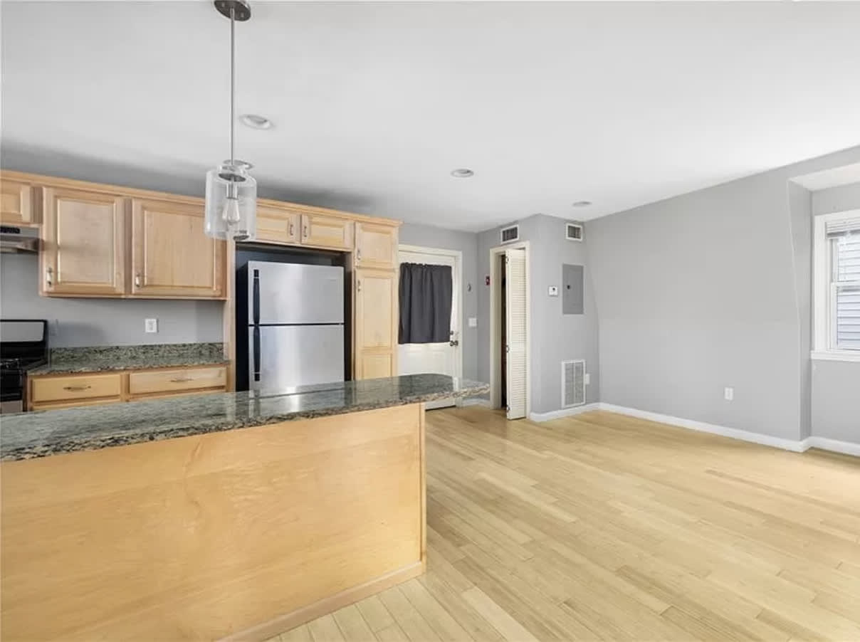 86 Grove St – photo 2