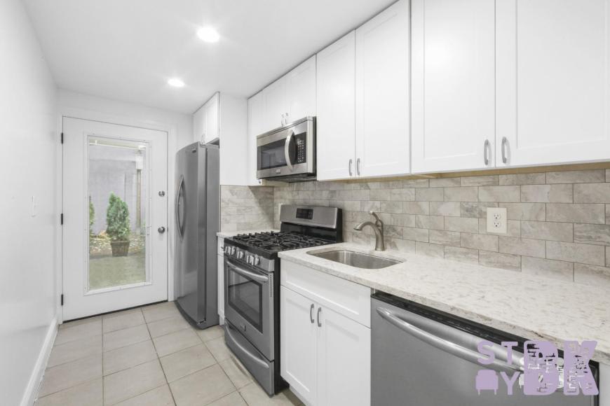 109 Albany Avenue – photo 2