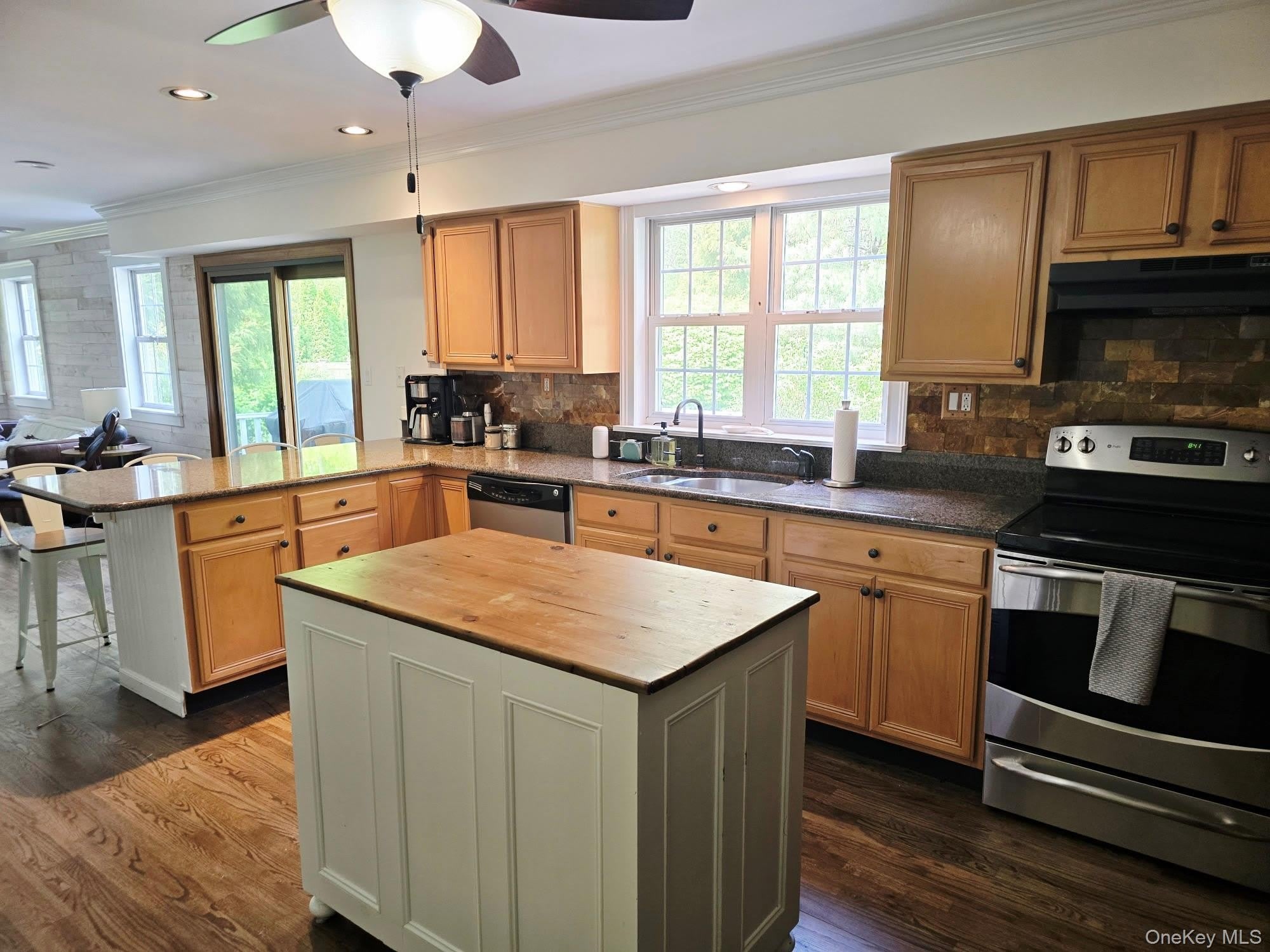 64 Beachfern Road – photo 3