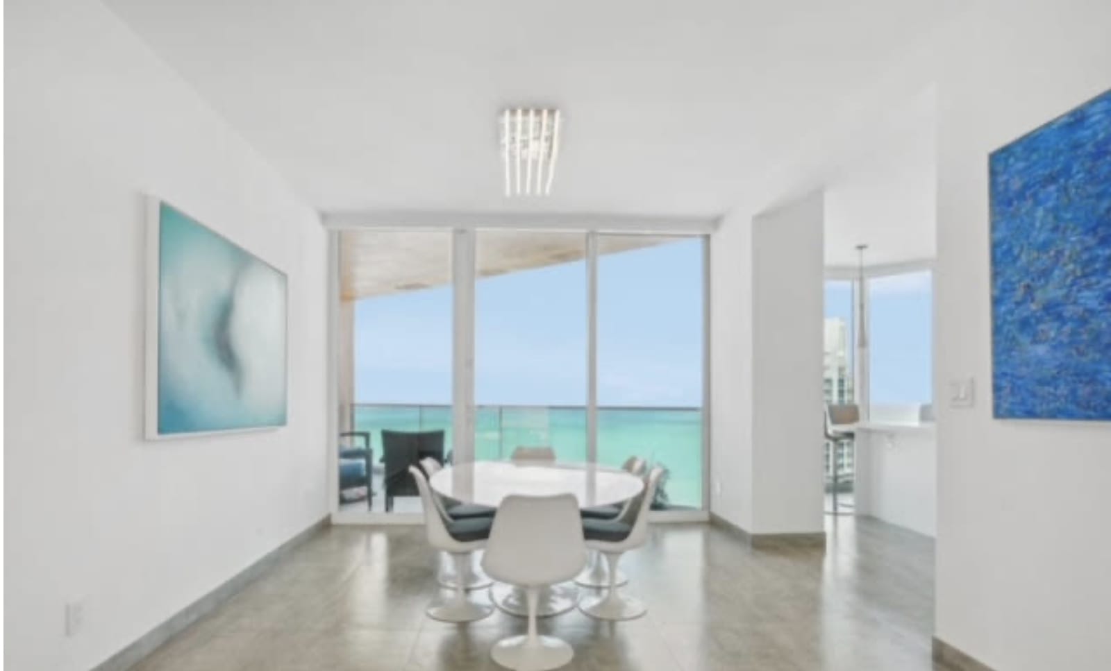 300 South Pointe Drive – photo 1