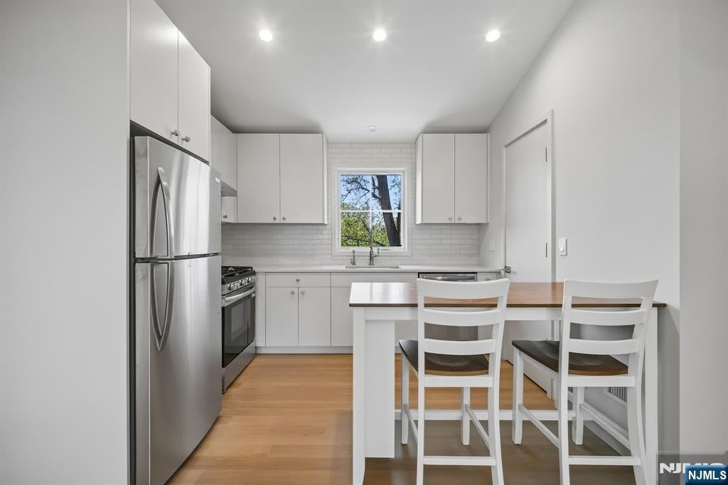 75 Midland Avenue – photo 4