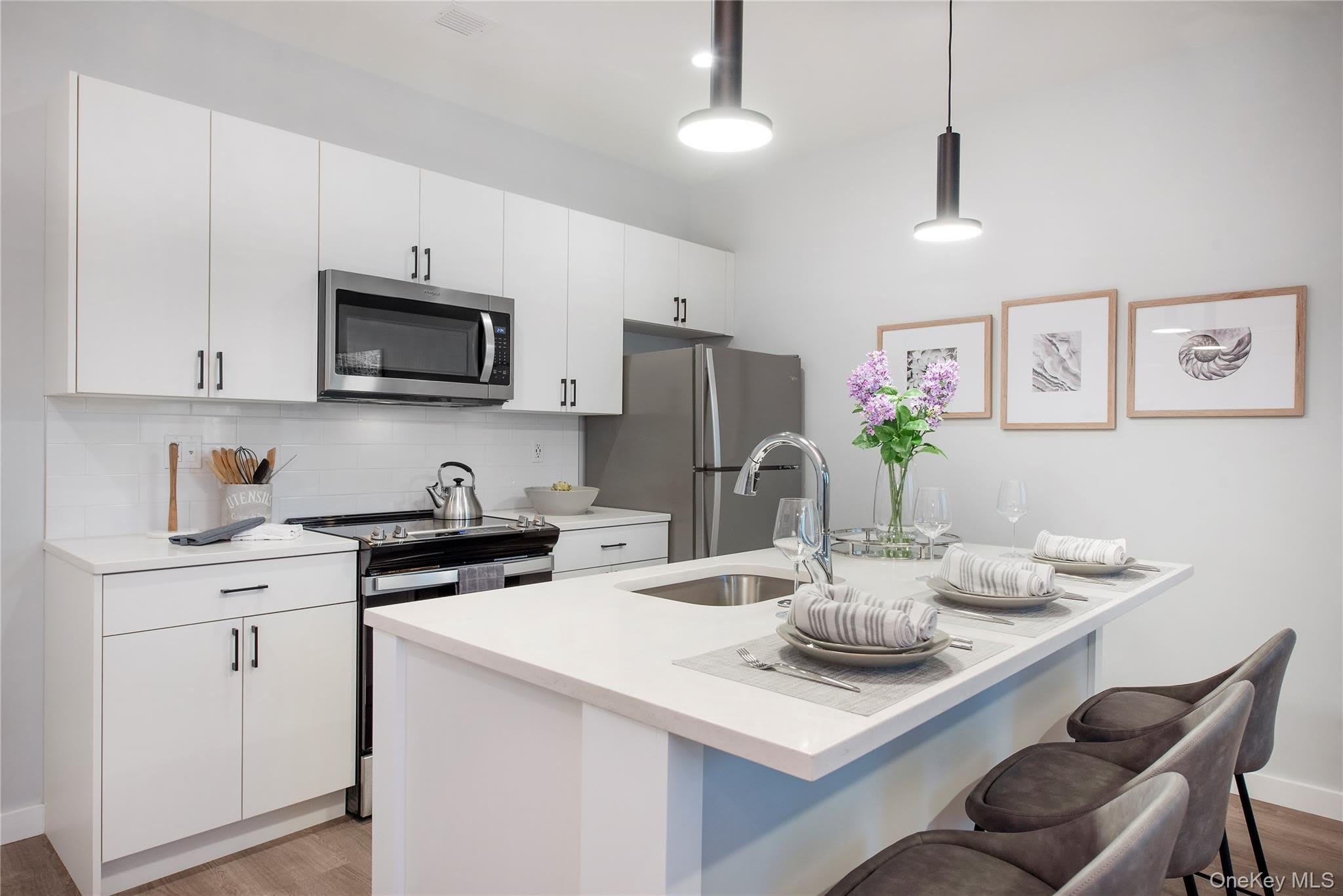 300 Carleton Avenue – photo 3