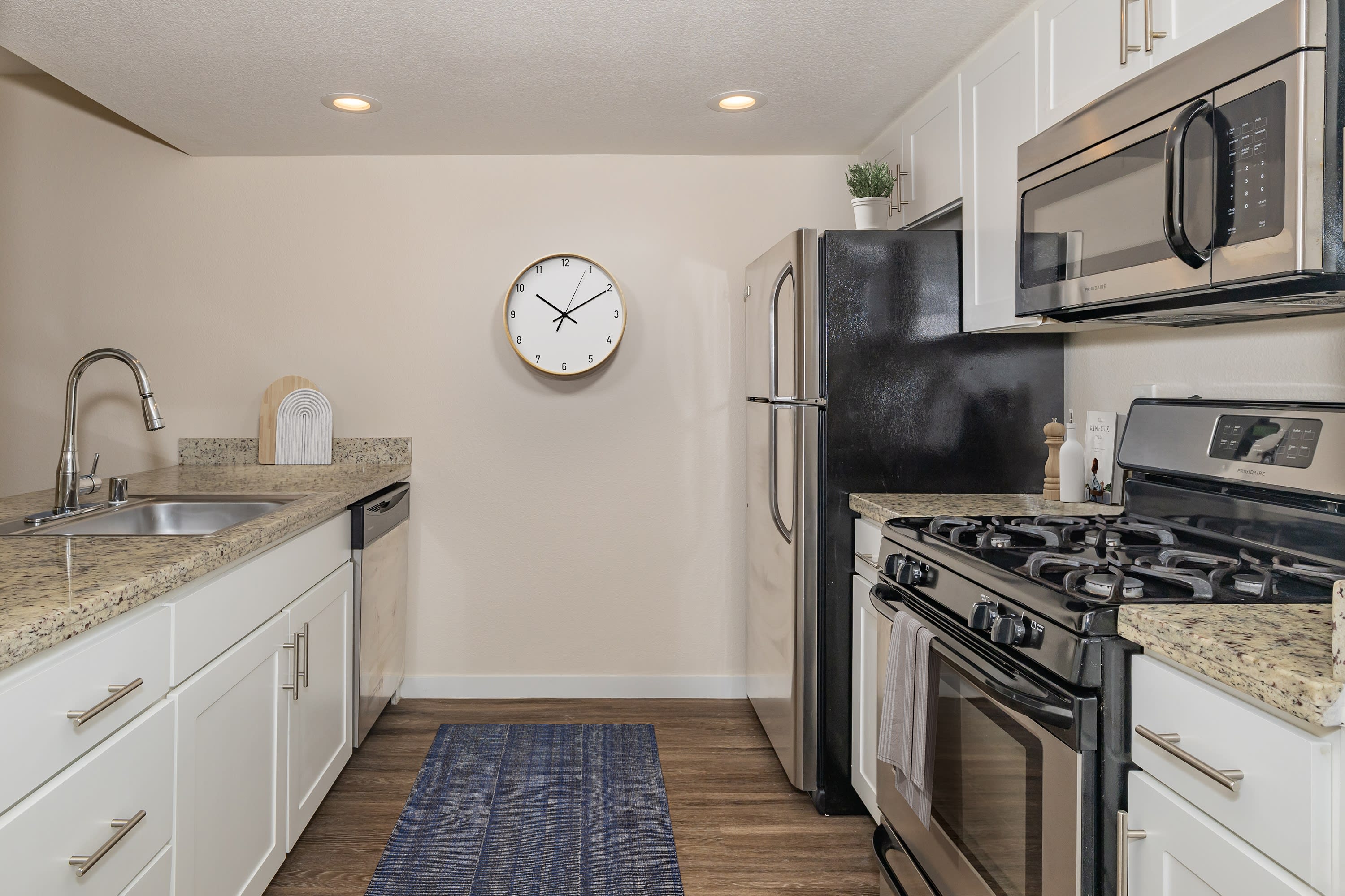 Rocklin Manor – photo 2