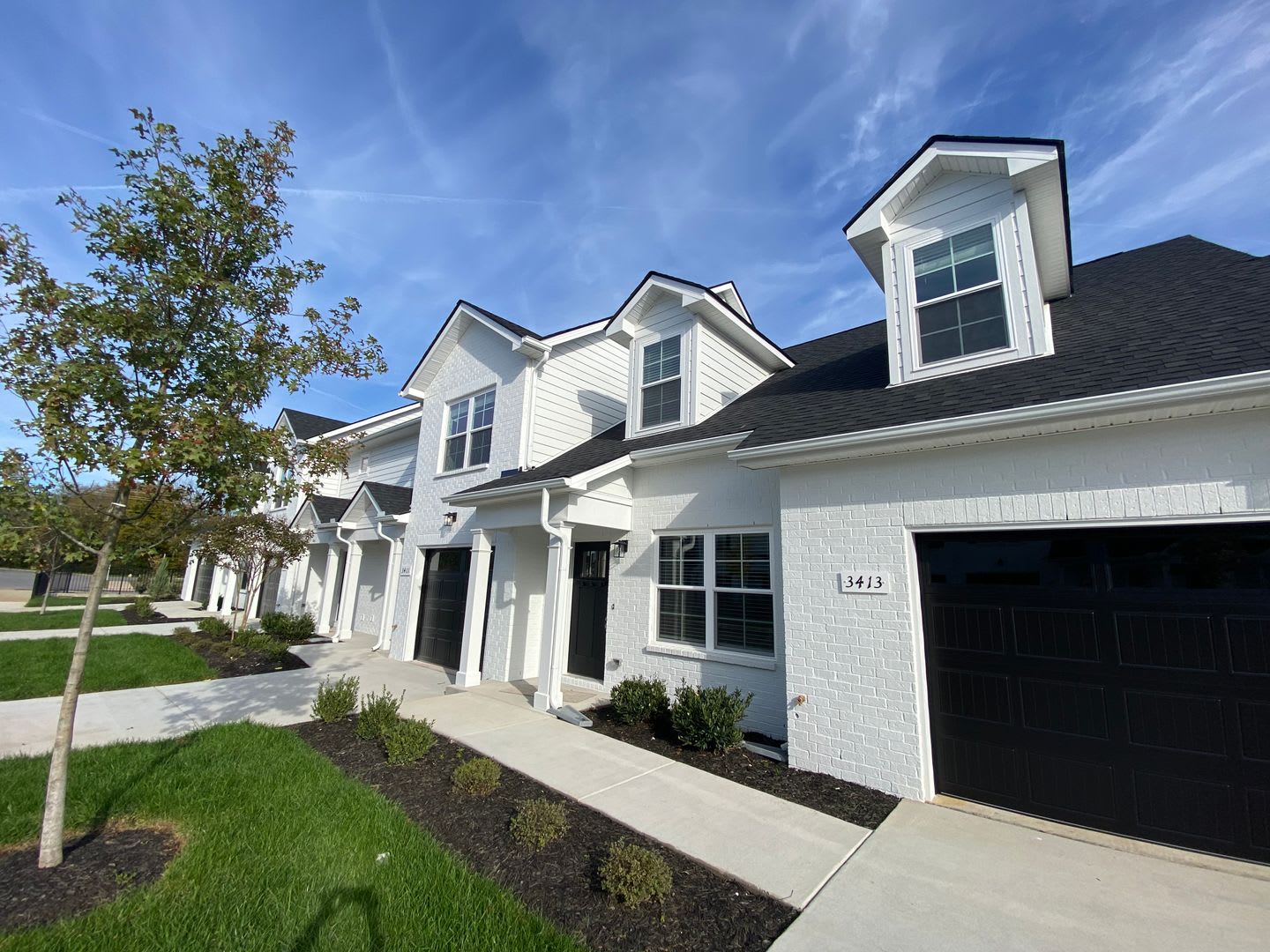 3 BD 2.5 BA Great Location Like New Build Townhome! – photo 3