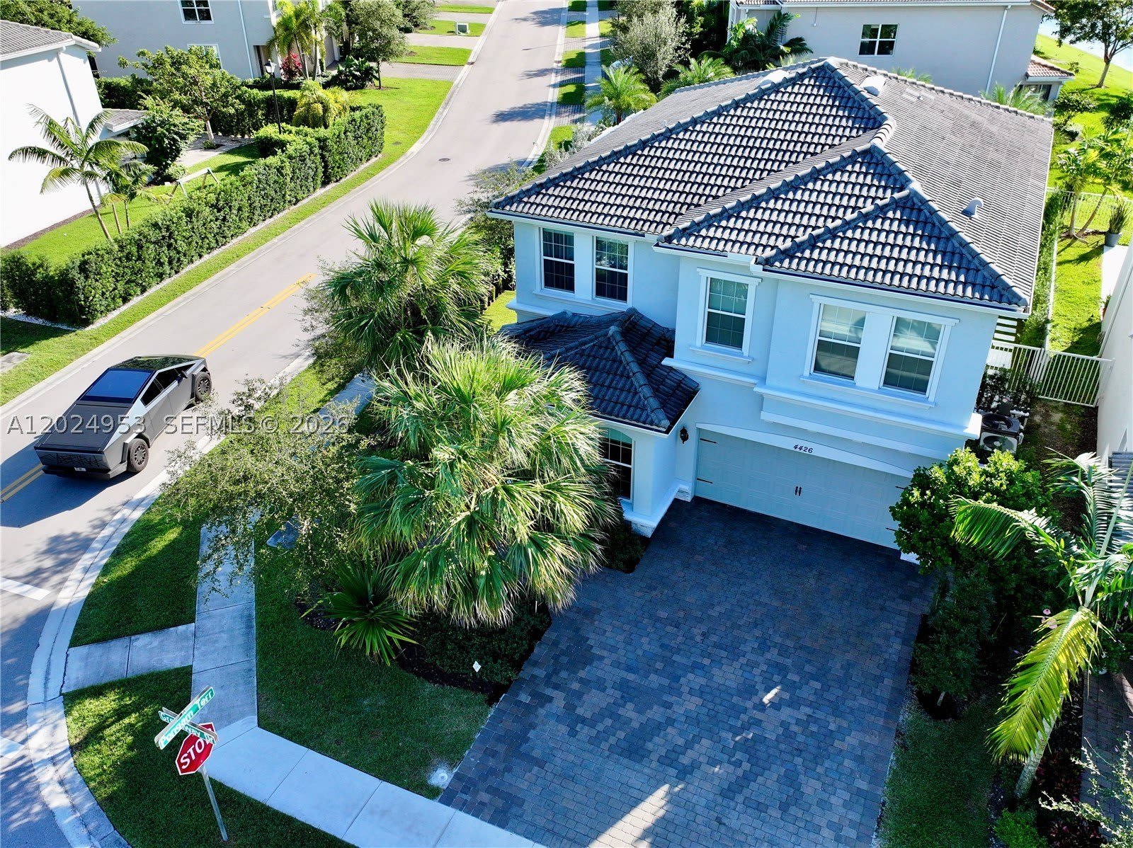 4426 Greenway Dr – photo 1
