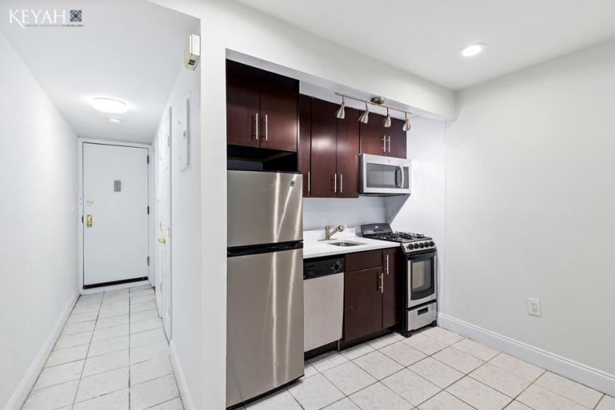 367 West 48th Street – photo 4