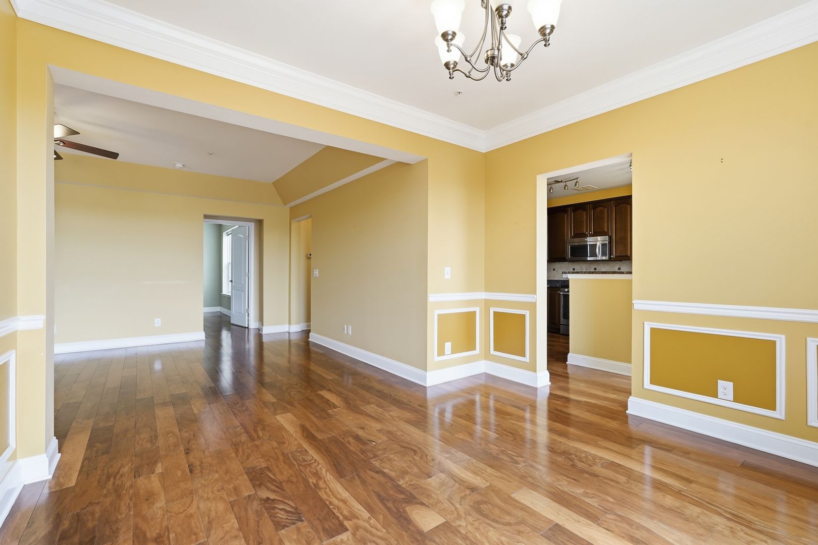 Located In A Desirable 55 Community This Well Maintained Condominium Offers Comfortable Low Maintenance Living In The Heart Of Manassas – photo 4