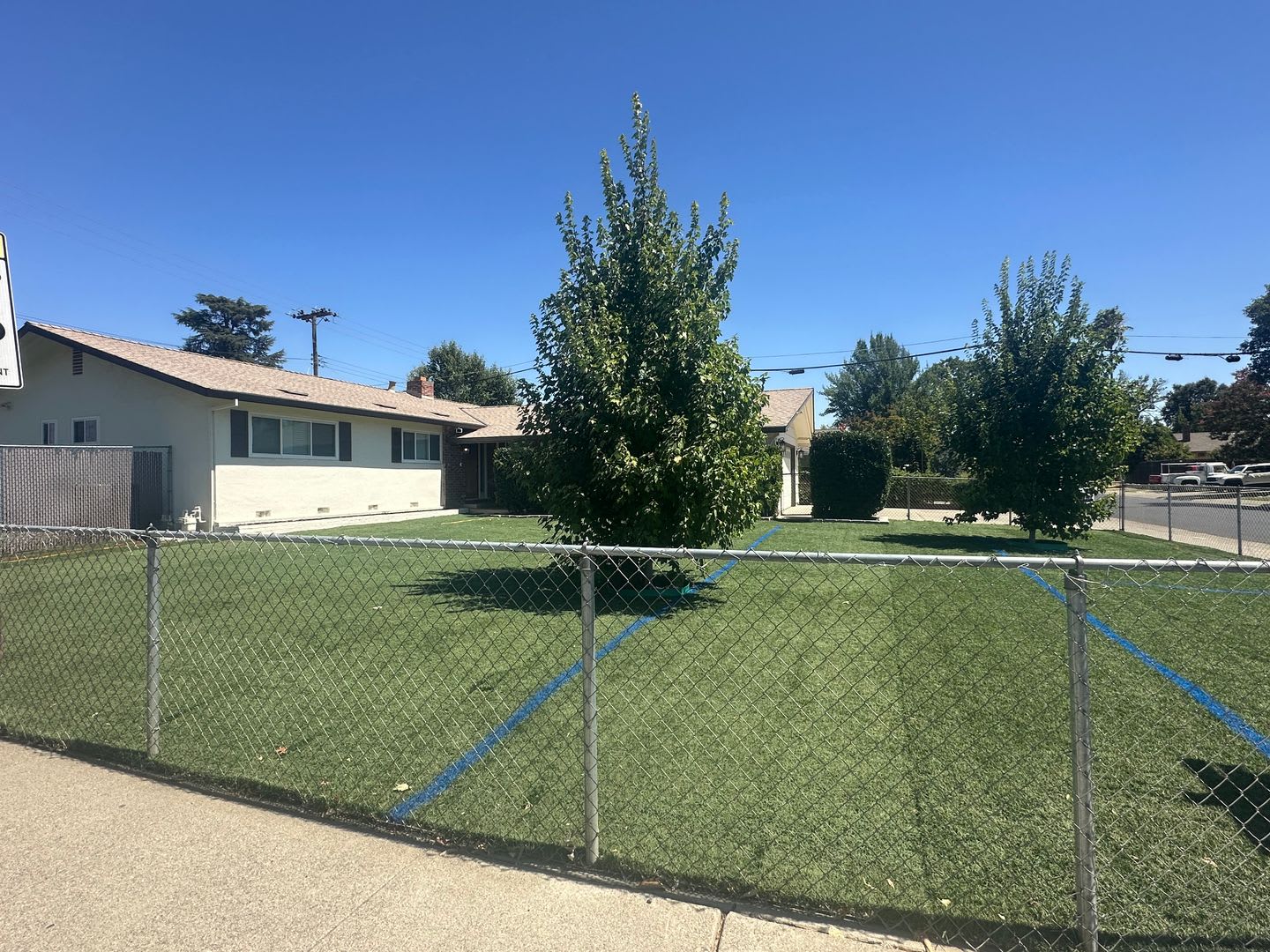 AVAILABLE NOW!!! Gorgeous, Updated 3 Bed / 2 Bath in East Sacramento! – photo 4