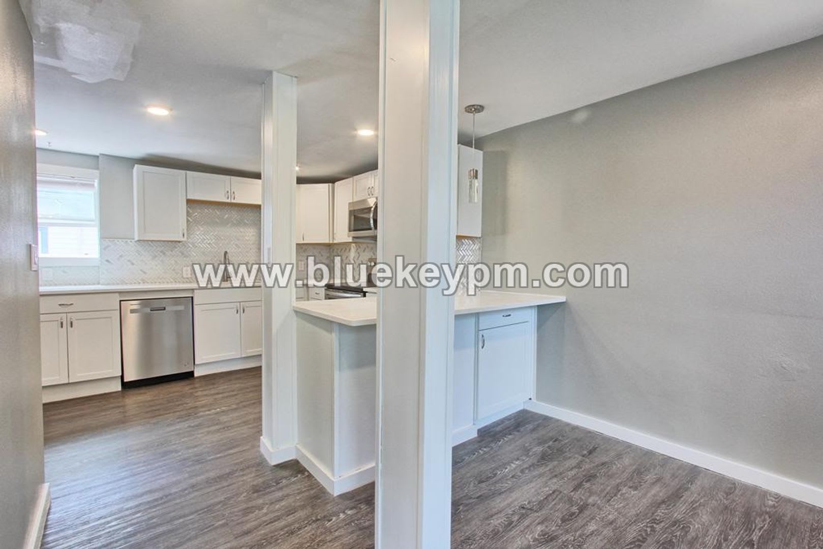 2 Bed, 1 Bath Unit in Triplex on Grant Street in Vancouver – photo 3