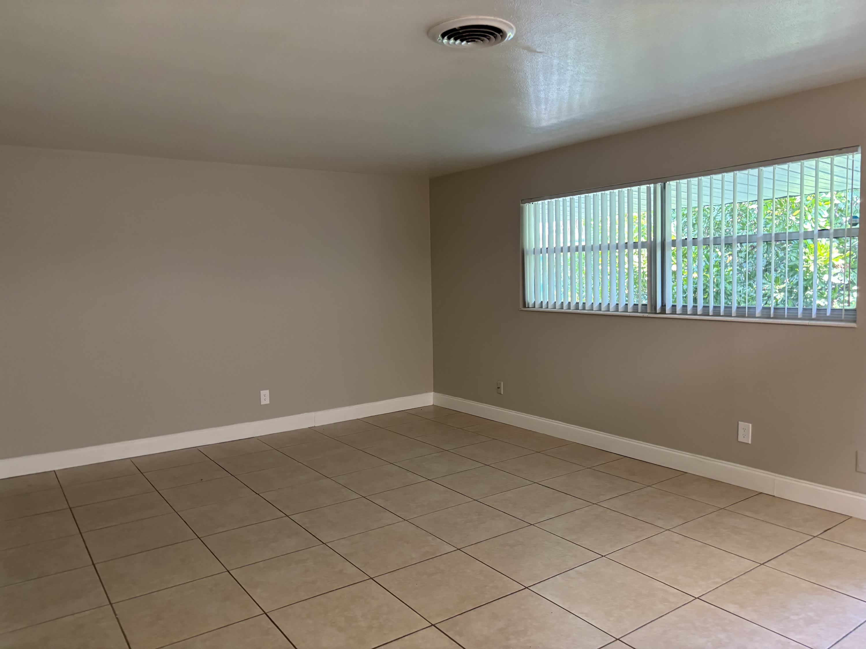 320 Grant Ave – photo 3