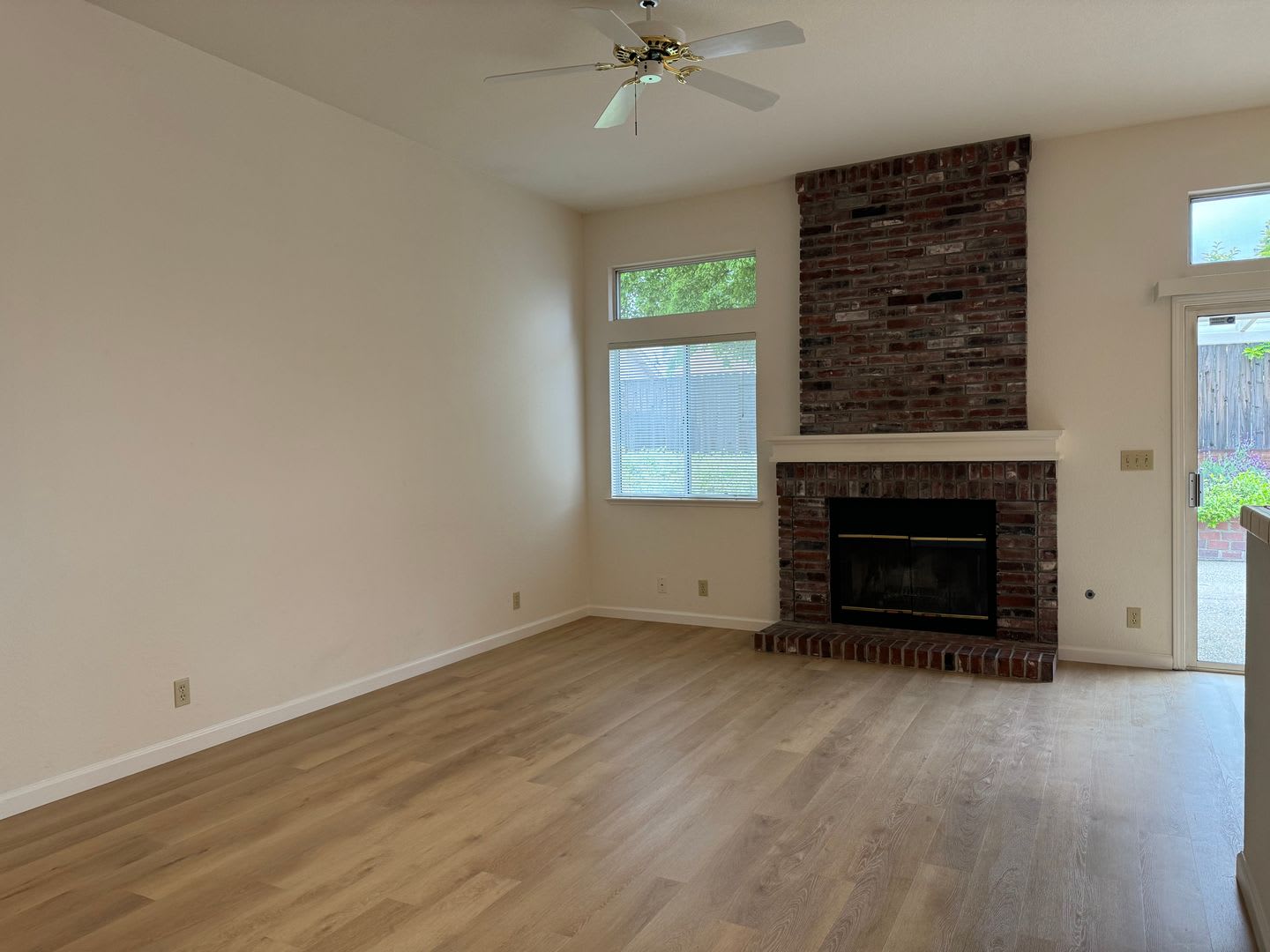 Charming Roseville home with LVP flooring! – photo 4