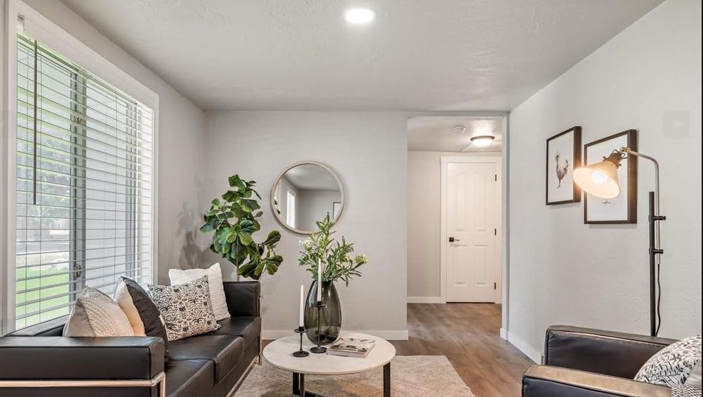 316 East 46Th Place – photo 2