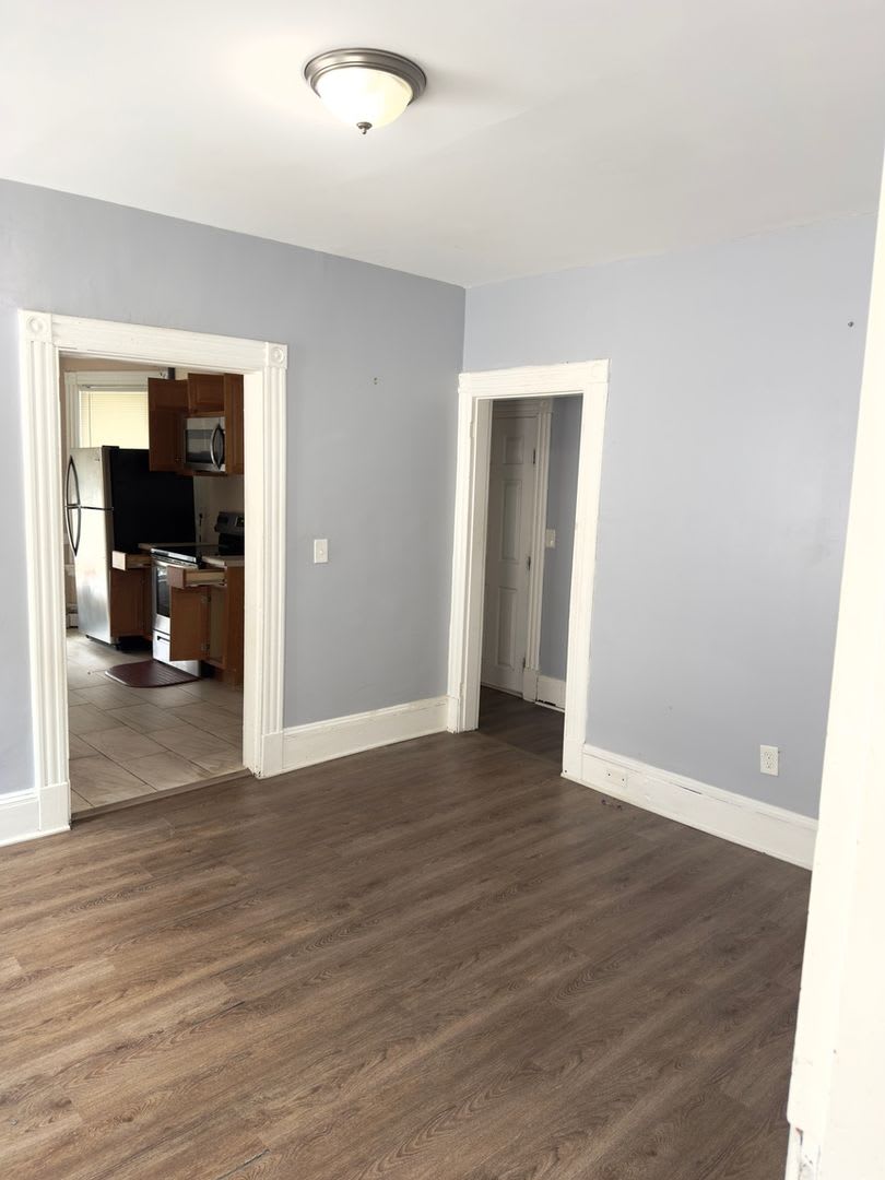 Spacious 2-Bedroom, 1-Bath Home in Hartford – photo 3