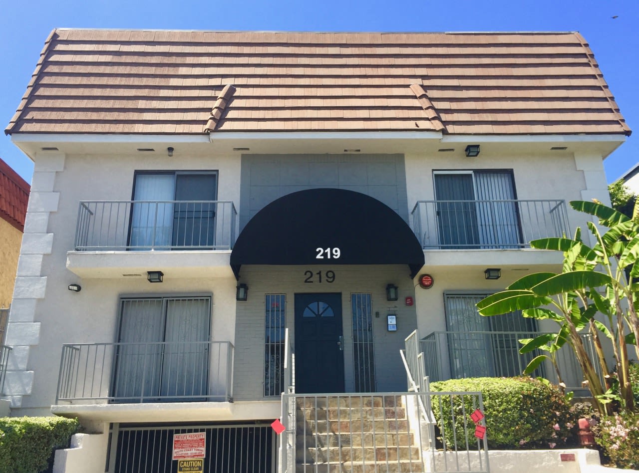 219 S Mairposa Apartments – photo 1