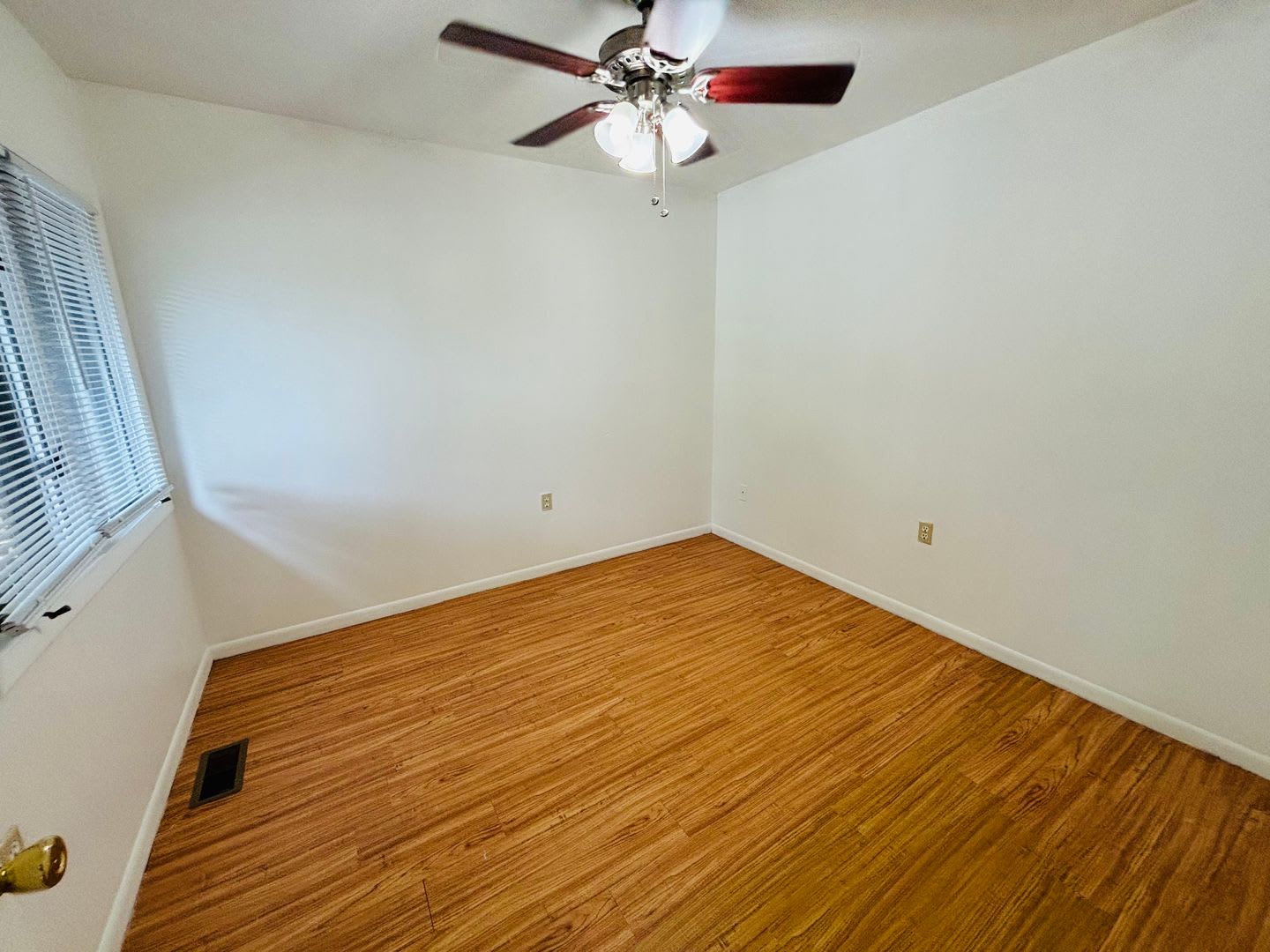 3 Bedroom 2.5 Bath Townhouse – photo 4