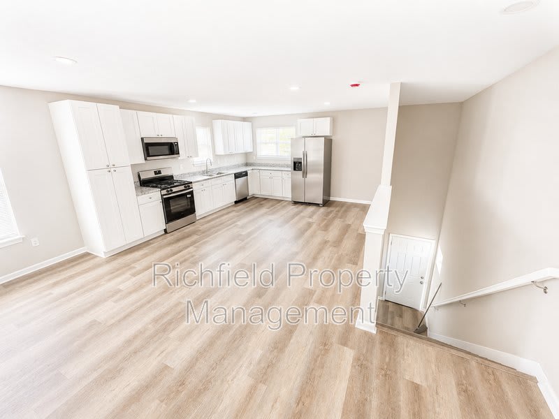 2511 Columbia Avenue – photo 3