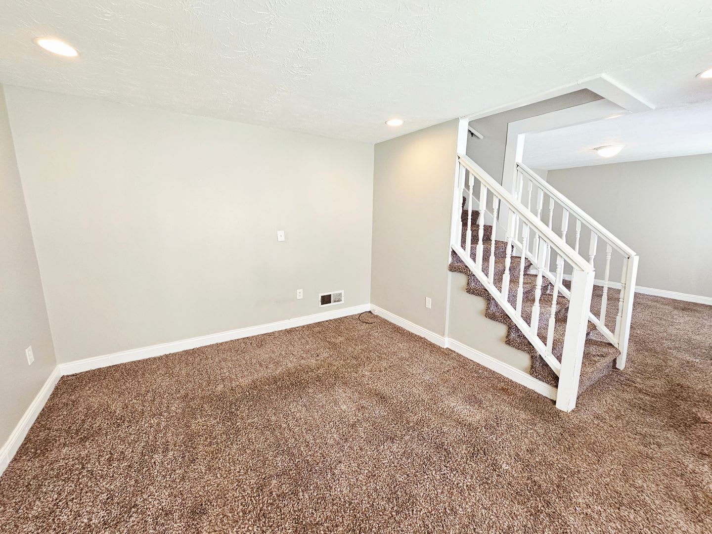 Available Now! 3 Bedroom Home with Central Air – photo 4